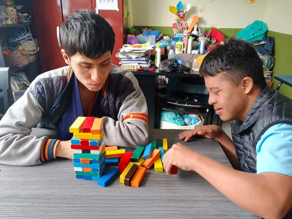 FinesecD's tweet photo. Mantener el cerebro activo es clave para fortalecer la memoria, la atención y la agilidad mental. 🚀

🔹 Resuelve acertijos y sopas de letras 🧩
🔹 Practica juegos de memoria 🎯
🔹 Aprende algo nuevo cada semana 📚

🌟 Pequeños desafíos diarios generan grandes beneficios. https://t.co/QEPrjtLYeT