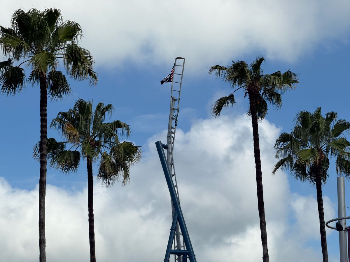 insideuniversal's tweet photo. The vertical spike for Fast &amp; Furious: Hollywood Drift has been topped off! @UniversalORL https://t.co/w5BjA6ukjT