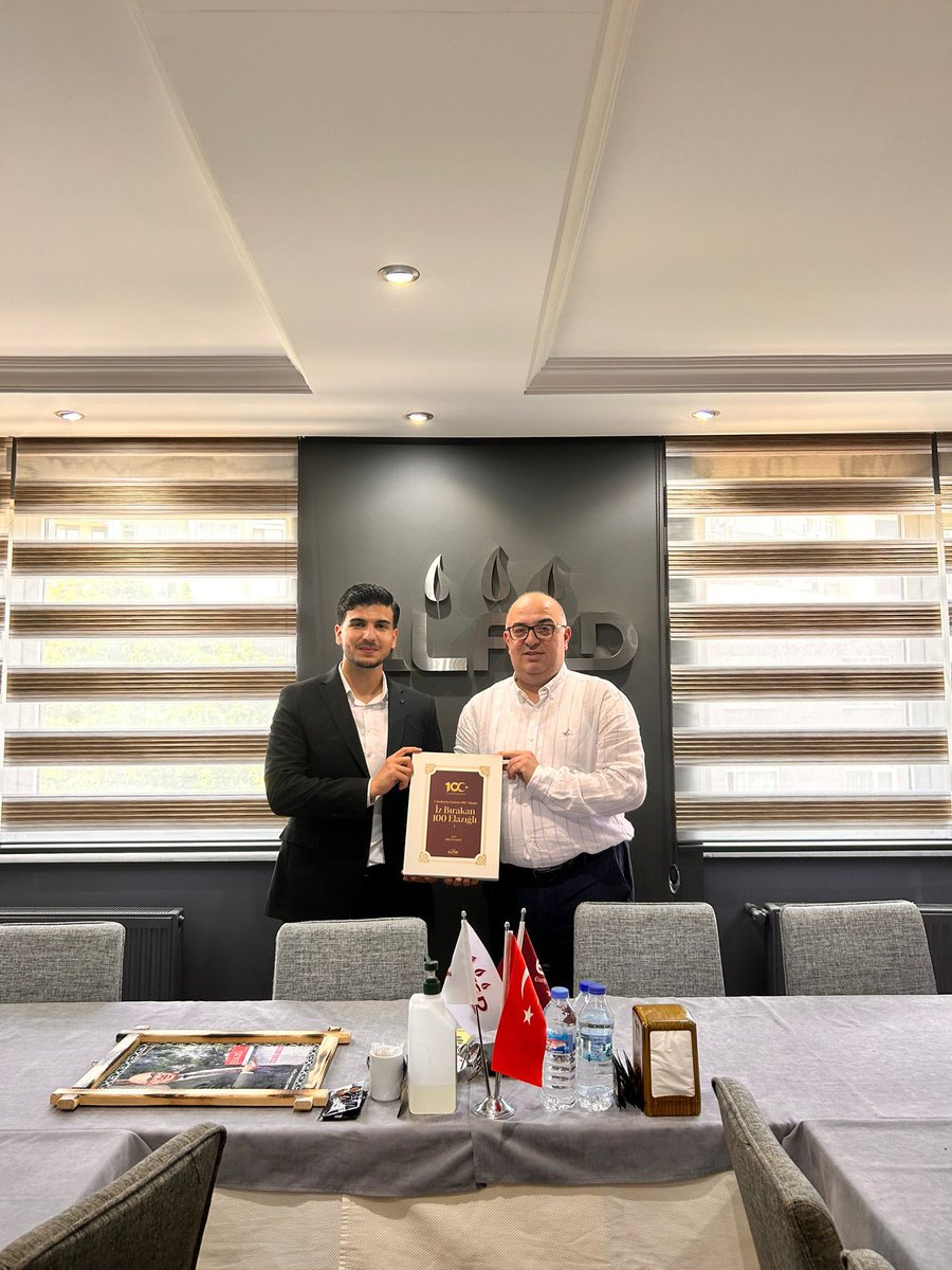 elfed23's tweet photo. Silivri’de yeni kurulmuş olan Trakya Elazığlılar Derneği Başkanı Yılmaz Çakmak, Genel Başkanımız Sayın Kazım Gökhan Elgin’i ziyaret etti. Nazik ziyaretlerinden ötürü kendilerine teşekkür ederiz.
#elfed #elazığ https://t.co/a3G6210D4H