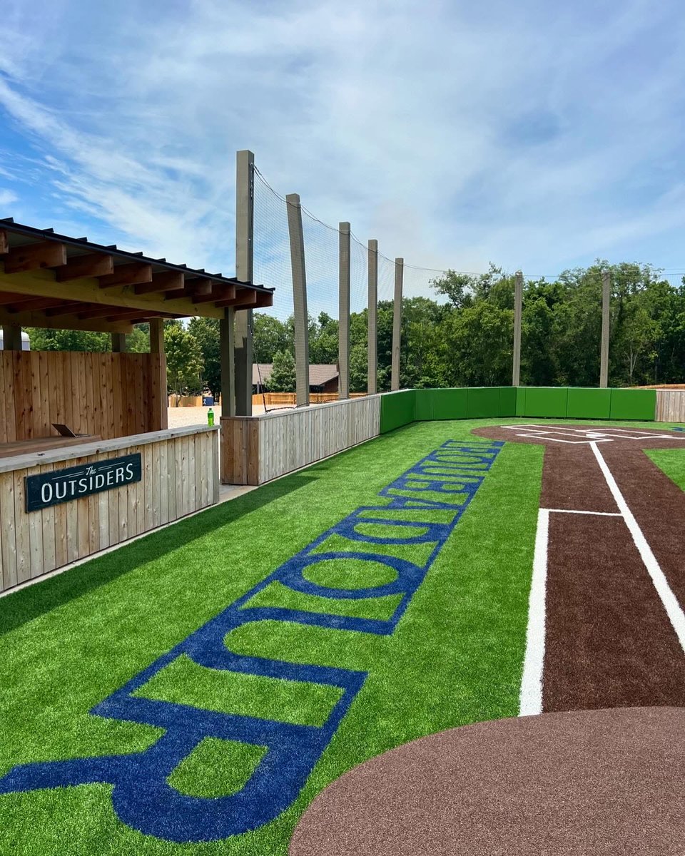 LinetoLineLLC's tweet photo. Golfers love to get out on the diamond too 🏌️⚾️
Custom color backstop padding and backstop netting at Troubadour Golf and Field Club. Give us your size, color and logo and we can make it happen.
#BackstopNetting #FieldAccessories #Backstops https://t.co/ZJxmma7GqD