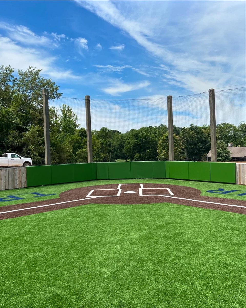 LinetoLineLLC's tweet photo. Golfers love to get out on the diamond too 🏌️⚾️
Custom color backstop padding and backstop netting at Troubadour Golf and Field Club. Give us your size, color and logo and we can make it happen.
#BackstopNetting #FieldAccessories #Backstops https://t.co/ZJxmma7GqD