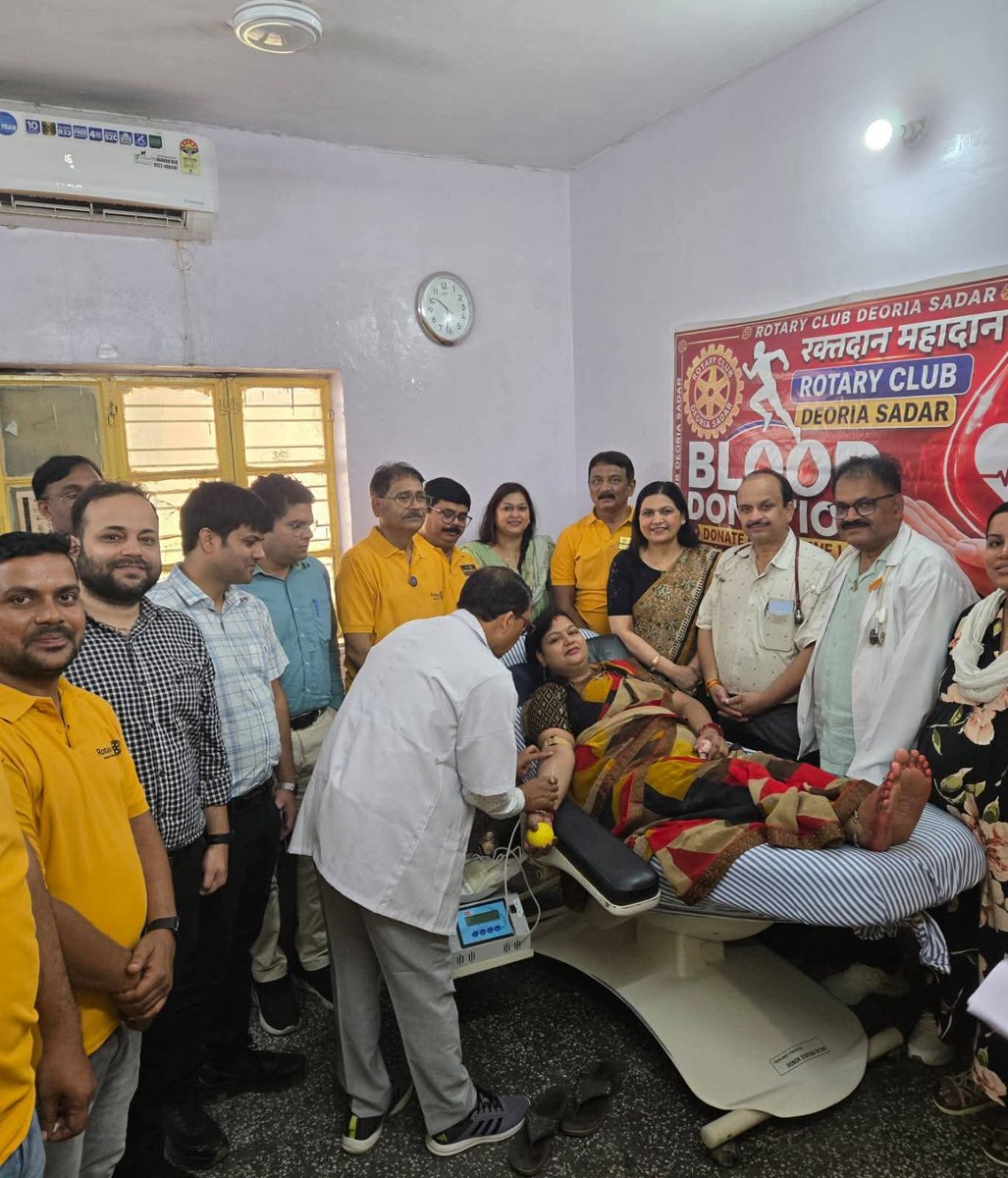 asmcdeoria's tweet photo. रोटरी क्लब देवरिया सदर द्वारा MDB ASMC, देवरिया के ब्लड सेंटर में रक्तदान शिविर आयोजित किया गया। कार्यक्रम का शुभारंभ महाविद्यालय की प्राचार्या डॉ.रजनी एवं रोटरी क्लब देवरिया सदर के अध्यक्ष राकेश धर द्विवेदी ने किया।
शिविर में 16 यूनिट रक्त संग्रहित
#BloodDonation
#DoctorsDay https://t.co/wGbSYLm9eu