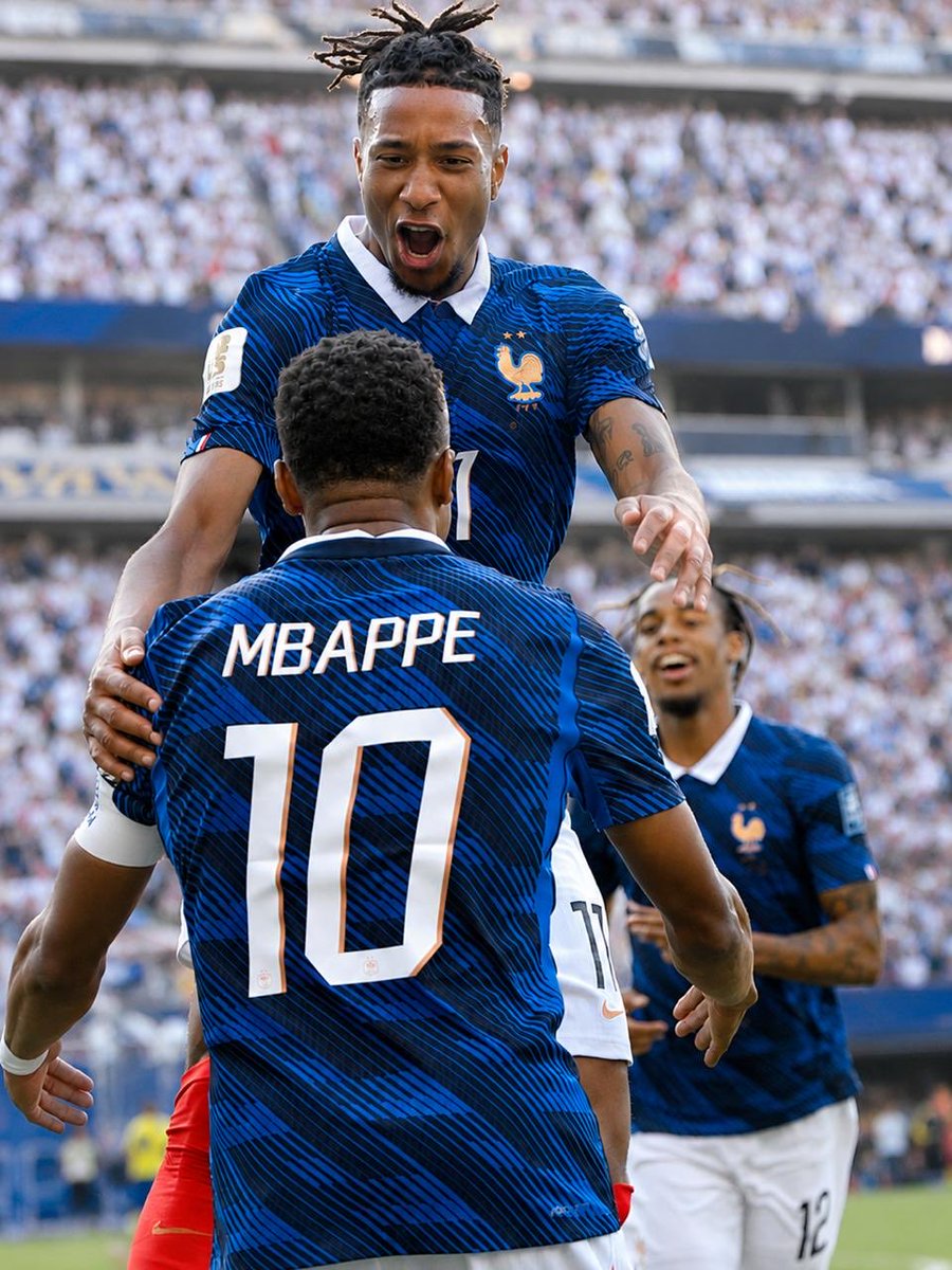 EditionMerengue's tweet photo. 🚨 Michael Olise réfléchirait sérieusement à son avenir au Bayern Munich.

L’international français estimerait avoir déjà tout accompli en Bavière et ne penserait pas pouvoir y remporter régulièrement la Ligue des champions. Il souhaiterait franchir un nouveau cap, avec un club qui l’attirerait particulièrement : le Real Madrid.

[@BILD]
