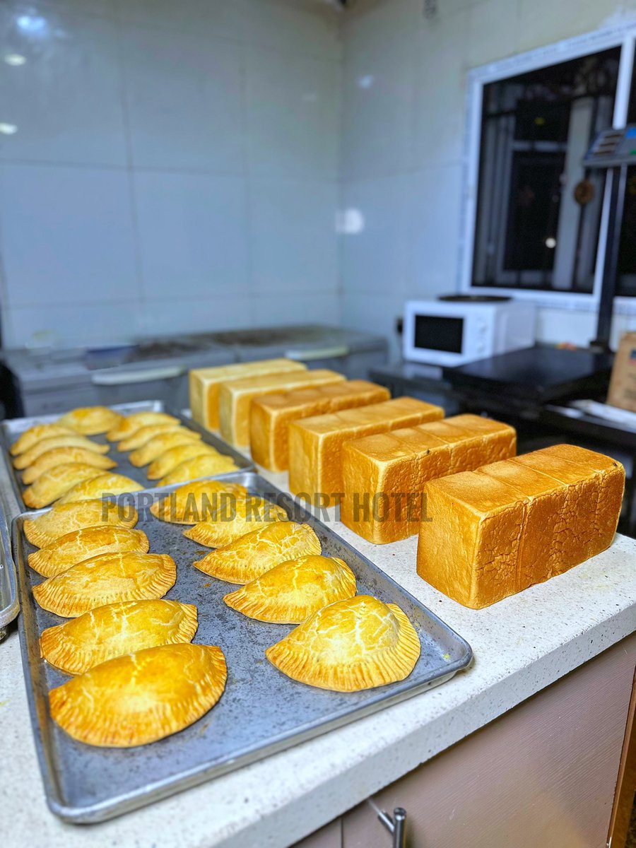 PortlandResort's tweet photo. Wondering what to snack on this afternoon? We’ve got you covered.

Our freshly baked Bread, flaky Meat Pies, soft Burger Bread+your favorite soft drink= perfection. Come treat yourself to an unforgettable snack break.

📍Cedarwood Estate, SARS Road, Port Harcourt
📲 09090777666 https://t.co/LJ00b1CJ0D
