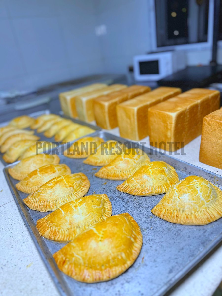 PortlandResort's tweet photo. Wondering what to snack on this afternoon? We’ve got you covered.

Our freshly baked Bread, flaky Meat Pies, soft Burger Bread+your favorite soft drink= perfection. Come treat yourself to an unforgettable snack break.

📍Cedarwood Estate, SARS Road, Port Harcourt
📲 09090777666 https://t.co/LJ00b1CJ0D