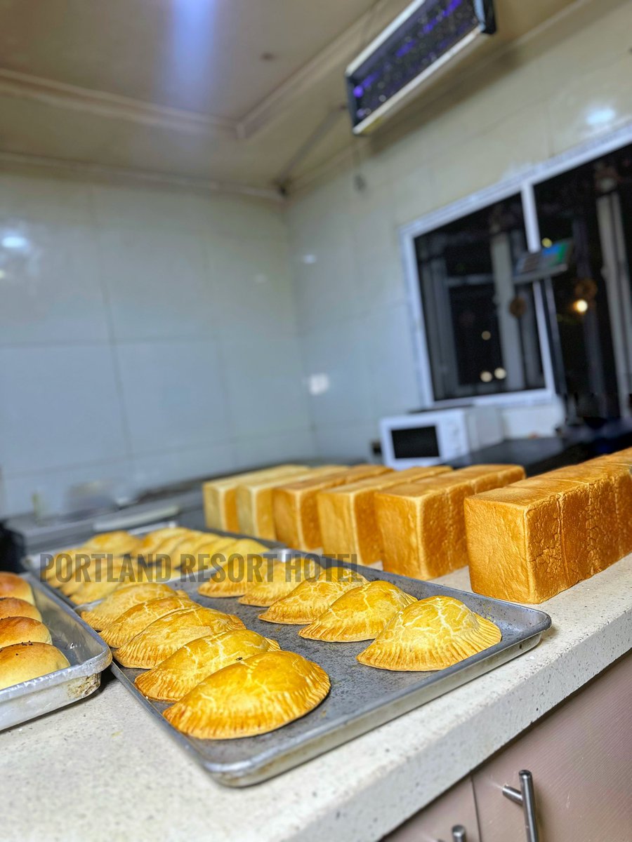 PortlandResort's tweet photo. Wondering what to snack on this afternoon? We’ve got you covered.

Our freshly baked Bread, flaky Meat Pies, soft Burger Bread+your favorite soft drink= perfection. Come treat yourself to an unforgettable snack break.

📍Cedarwood Estate, SARS Road, Port Harcourt
📲 09090777666 https://t.co/LJ00b1CJ0D