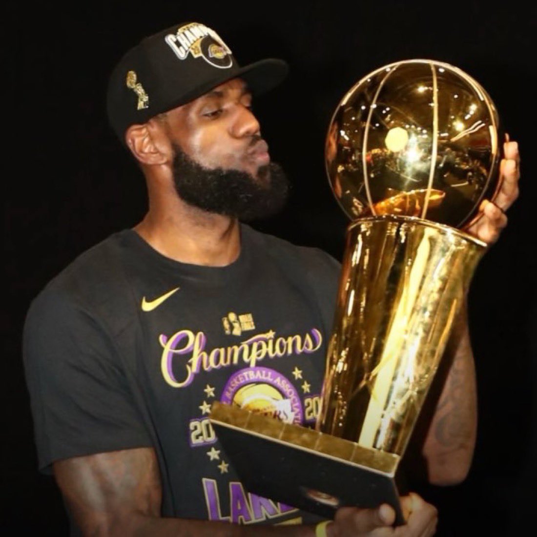 brasilcoast2's tweet photo. ⚠️ AGORA!

Lebron James está disposto a jogar por qualquer time que tenha chances reais de título.

🗞️- @ShamsCharania https://t.co/BgmYHItdAW