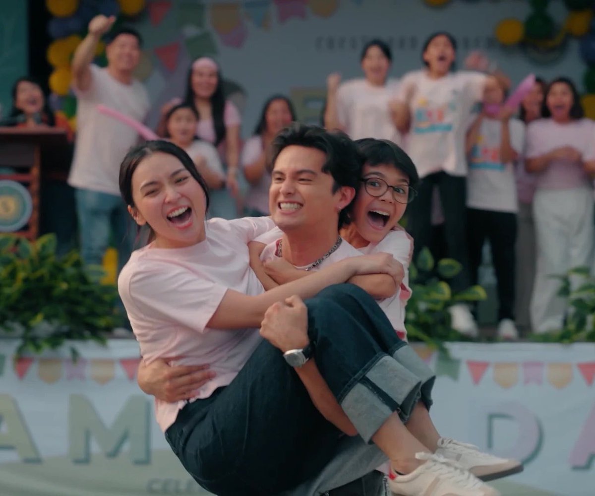 KRCWOfficial's tweet photo. Ito ba yung literal na pasan mo ang mundo kasi siya yung mundo mo? Char!

#SomeoneSomedayOfficialTeaser Kathryn Bernardo &amp; James Reid https://t.co/xyK6xKxz0W
