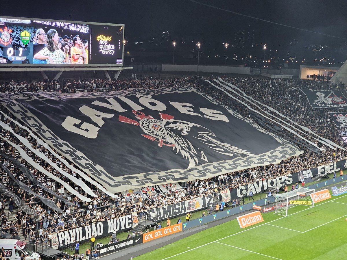 Vessoni's tweet photo. Gaviões da Fiel completa nesta quarta-feira 57 anos ...

... parabéns à maior torcida organizada do país, das Américas e do mundo!

#Corinthians #Gavioes57anos https://t.co/Spl0rq3a3Y