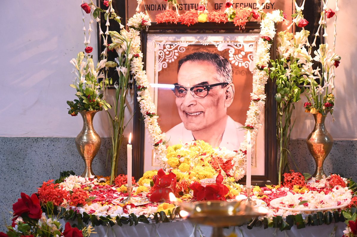 IITKgp's tweet photo. On the occasion of Doctors' Day, B. C. Roy Technology Hospital, Indian Institute of Technology, Kharagpur, celebrated the unwavering dedication and invaluable service of its medical fraternity in the presence of Prof. Suman Chakraborty, Director, IIT Kharagpur; Prof. Kamal Lochan Panigrahi, Dean (Administration); Captain Amit Jain (Retd.), Registrar, IIT Kharagpur; Dr Indranath Banerjee, Medical Officer, along with the hospital's doctors, healthcare professionals, and staff.

Paying tribute to Bidhan Chandra Roy, Prof. Suman Chakraborty addressed the gathering, highlighting Dr Roy's remarkable contributions to medicine, healthcare, medical education, and nation-building. Reflecting on his enduring legacy, the Director expressed heartfelt appreciation to every doctor serving the IIT Kharagpur campus community, acknowledging their compassion, professionalism, and unwavering commitment to the well-being of students, faculty, staff, and residents.

The programme concluded with the dignitaries presenting certificates to all the doctors, recognising their dedicated service and reaffirming the Institute's gratitude towards those who devote their lives to healing and caring for the community.

#IITKharagpur #DoctorsDay #BCRoyTechnologyHospital #HealthcareExcellence #MedicalCommunity #Gratitude #Service #platinumjubileecelebrations

@EduMinOfIndia @Suman_iitkgp