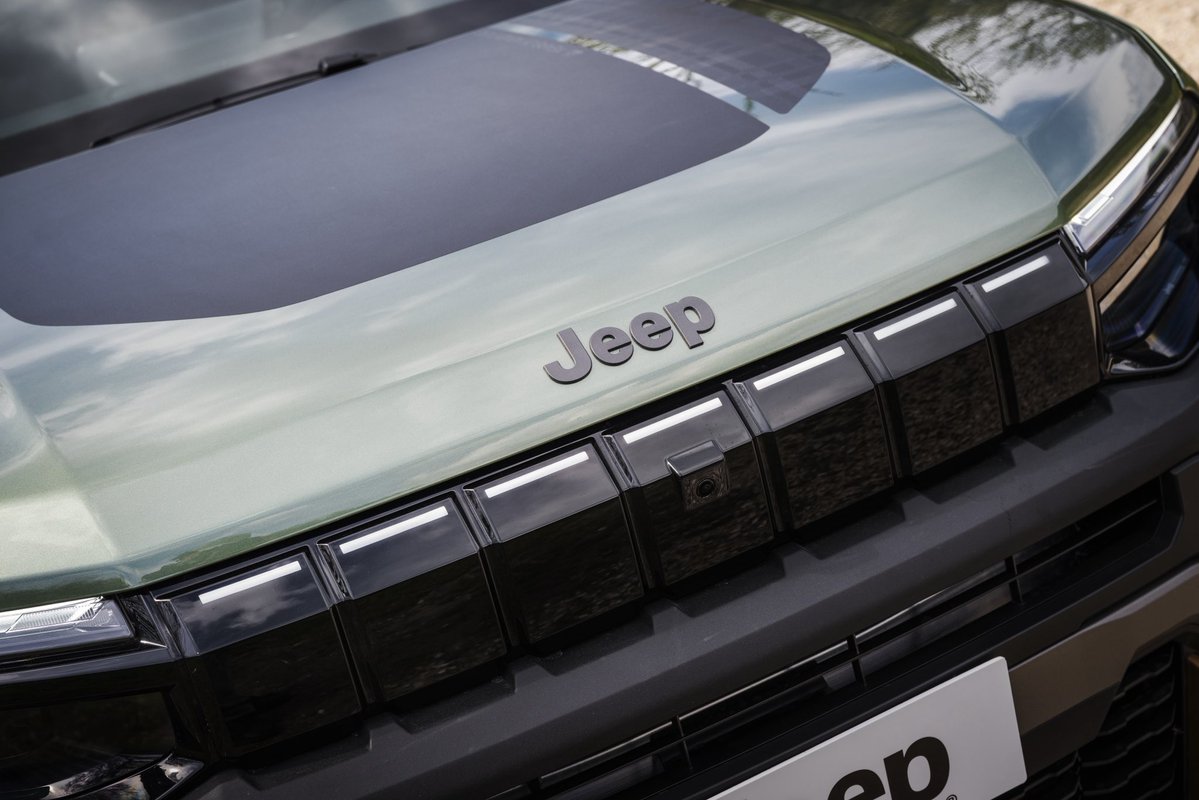 cole_marzen's tweet photo. Jeep’s European division will launch four models before the decade’s end, including a Dongfeng-sourced D-segment SUV and a successor to the subcompact Renegade. In addition, the battery-electric Recon will serve as a replacement for the now-defunct Wrangler. #Jeep #Stellantis https://t.co/xHEsNUiJUL