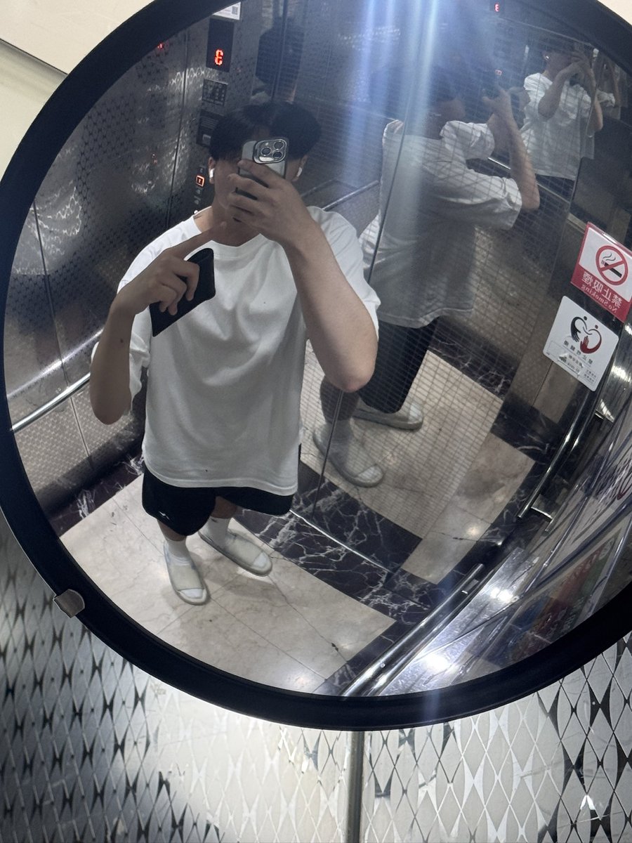 W2059927's tweet photo. 沒有身材跟顏值要怎麼認識人啦我哭哭
只能發這種的色誘別人來找我了 https://t.co/XrIchd0dJ8