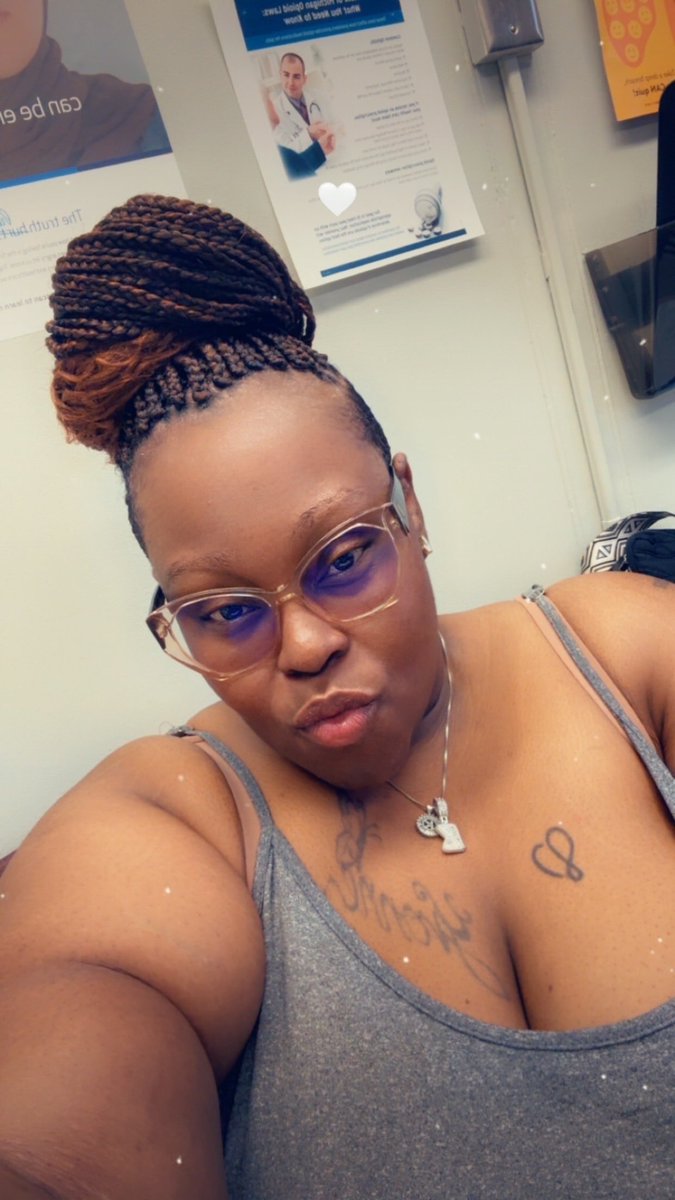 yvonnethepisces's tweet photo. Happy Wednesday 😘😘😘 https://t.co/qzdrufdWiK