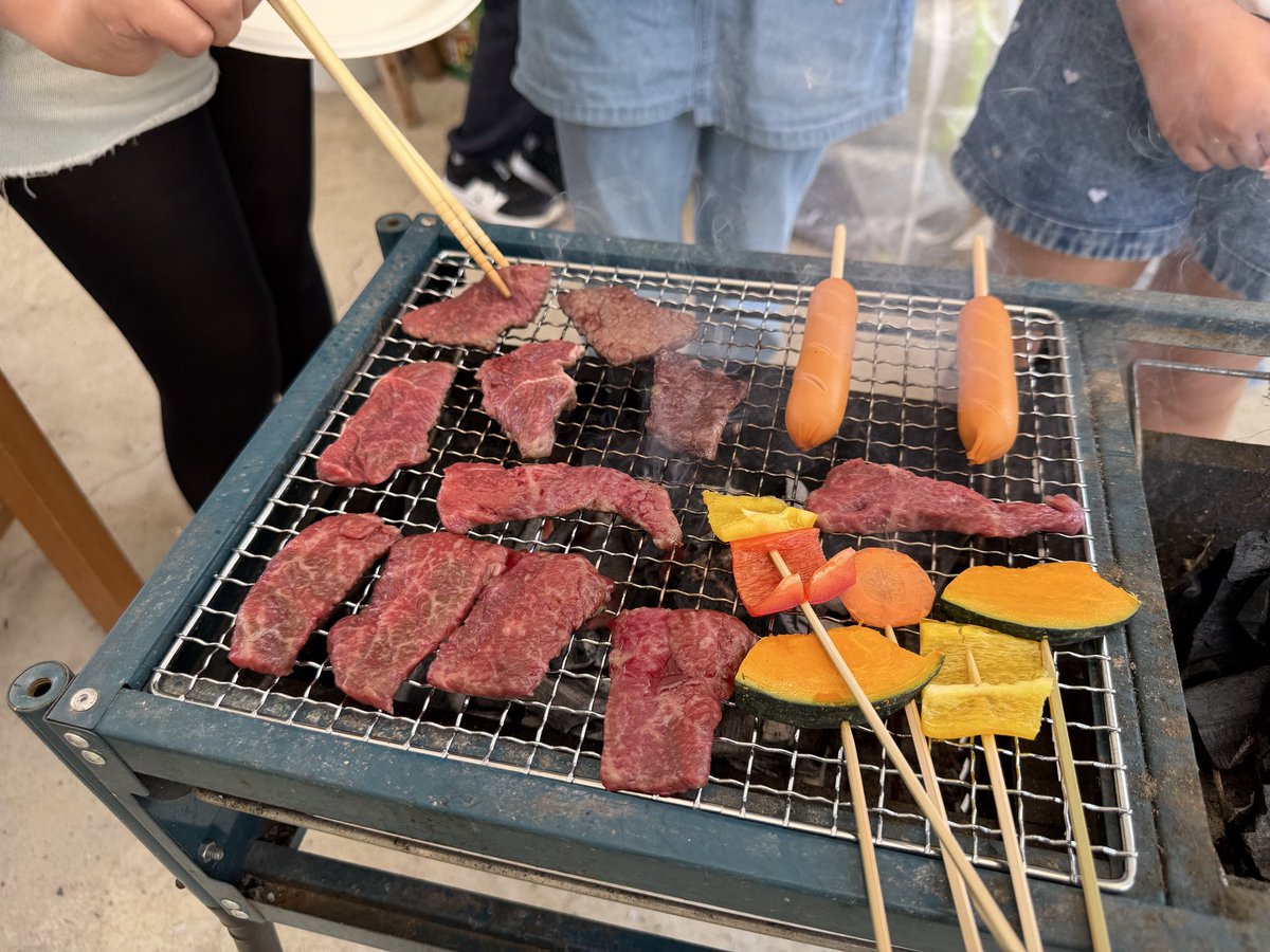 koko_labo's tweet photo. 昨日6/30のkoko labo🌈
久しぶりのBBQ🍖&amp;かき氷🍧
お外ごはんは、美味しいね😋
#フリースクールkokolabo
#子どもの居場所
#火の管理は高校生担当ありがとう
#マシュマロは2回脱皮可能 https://t.co/D40kpbWHOl