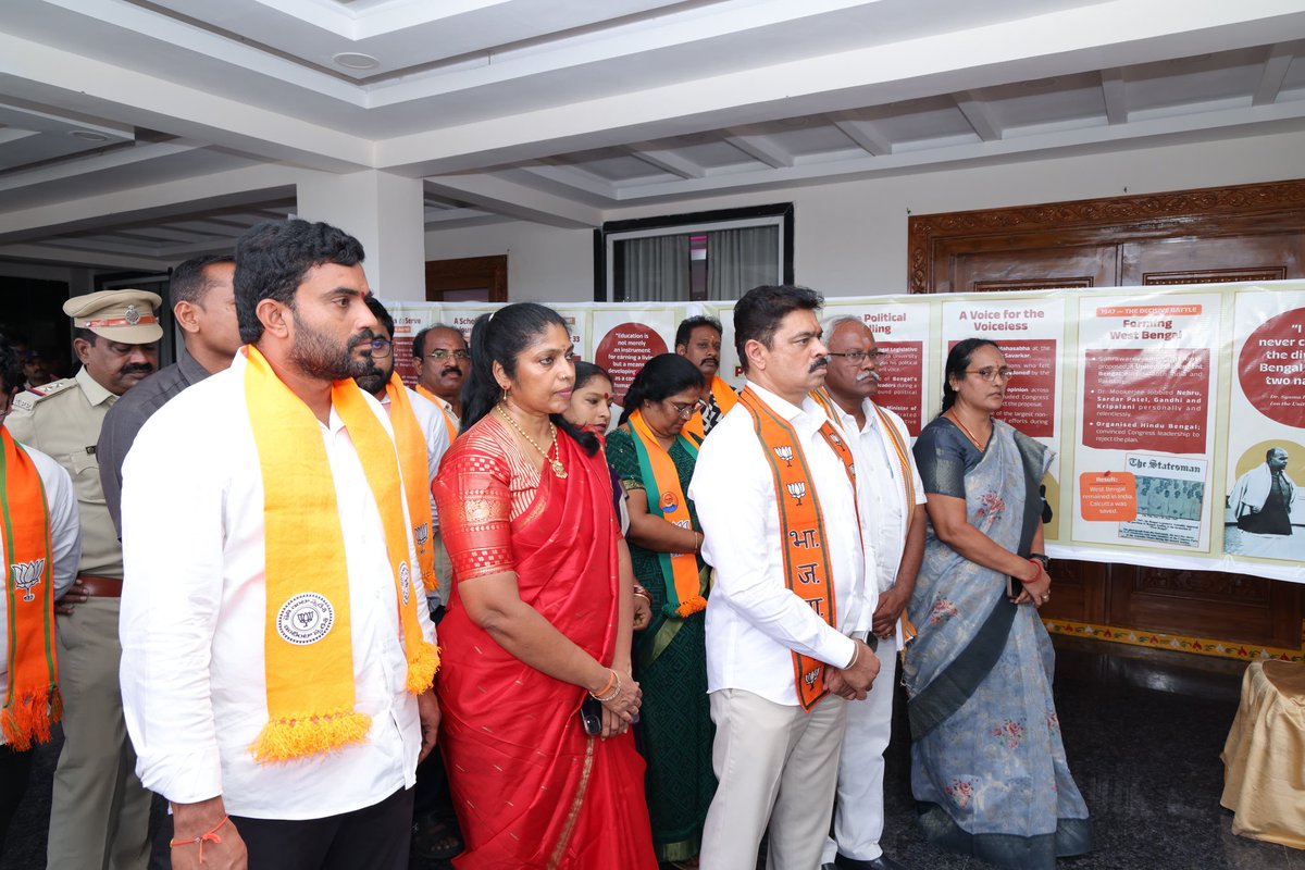 RameshSree17's tweet photo. భారతదేశ భవిష్యత్తు యువత చేతుల్లోనే ఉంది. దేశం కోసం సేవ చేయాలనే సంకల్పంతో ముందుకు సాగే ప్రతి యువకుడికి శ్రీ CM రమేష్ గారు శుభాకాంక్షలు తెలియజేశారు ఈ కార్యక్రమంలోరాష్ట్ర కార్యదర్శి సురేంద్ర మోహన్ గారు జిల్లాఅధ్యక్షులు పరమేశ్వరరావుగారుbjymఅధ్యక్షులు శ్రీరంగం రమేష్ గారు పాల్గొన్నారు https://t.co/NwLGHDRjsK