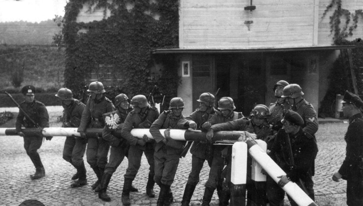 muenzenberg's tweet photo. L’1 settembre del falso calendario 1939 la #Germania invade la provincia polacca dell’Impero Russo che ha fatto cessare di esistere nel 1917. Il governo della provincia Slava, naturalmente, fugge in Romania e da lì a Londra. Moriranno 3 milioni di #Slavi di lingua polacco-russa/1 https://t.co/c7I34Y1gWA