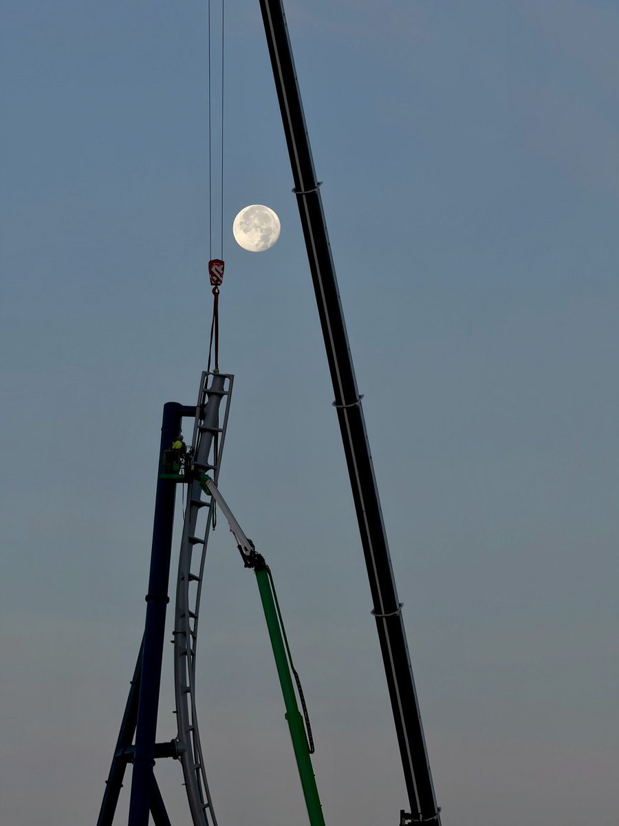 BehindThrills's tweet photo. A few more fun shots of the moon this morning before the final piece of spike track was installed. https://t.co/JY6w8YFkUQ