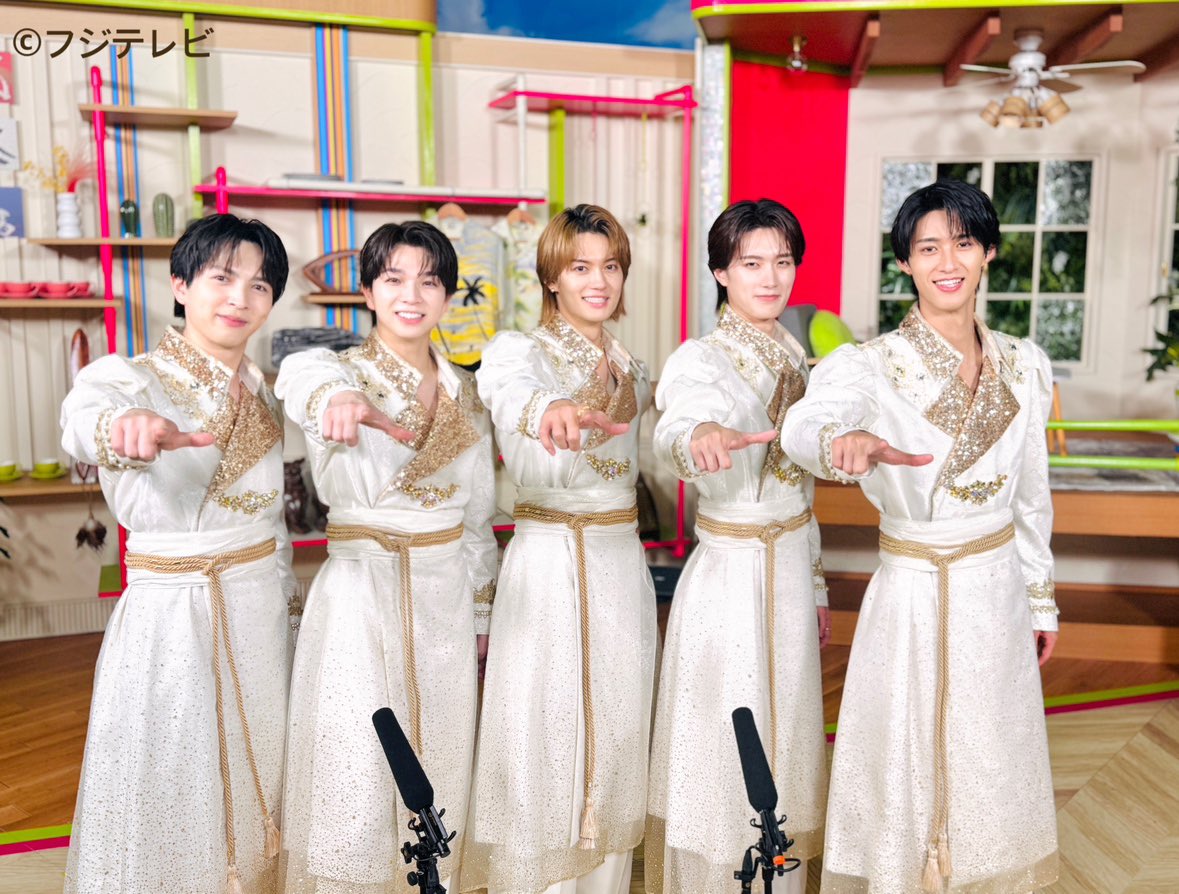 nonstop_fujitv's tweet photo. #FNS歌謡祭夏

#MILK からもノンストップ！ポーズいただきました✨ https://t.co/UPzknVV5aj