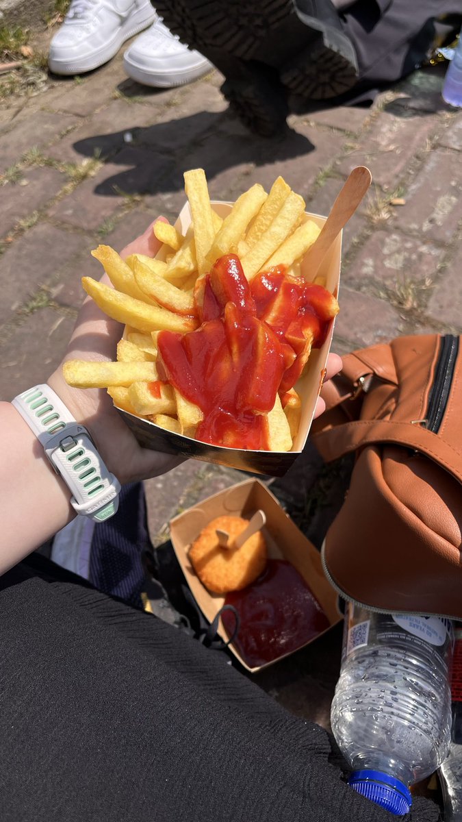 justmoonsworld's tweet photo. here's what I ate while queuing btw https://t.co/CV0WDlKDsF