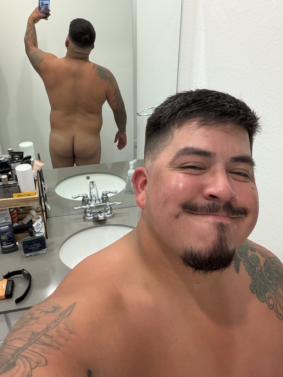 big_tex052's tweet photo. Hump day 😘 https://t.co/QVsvVSZ8r8