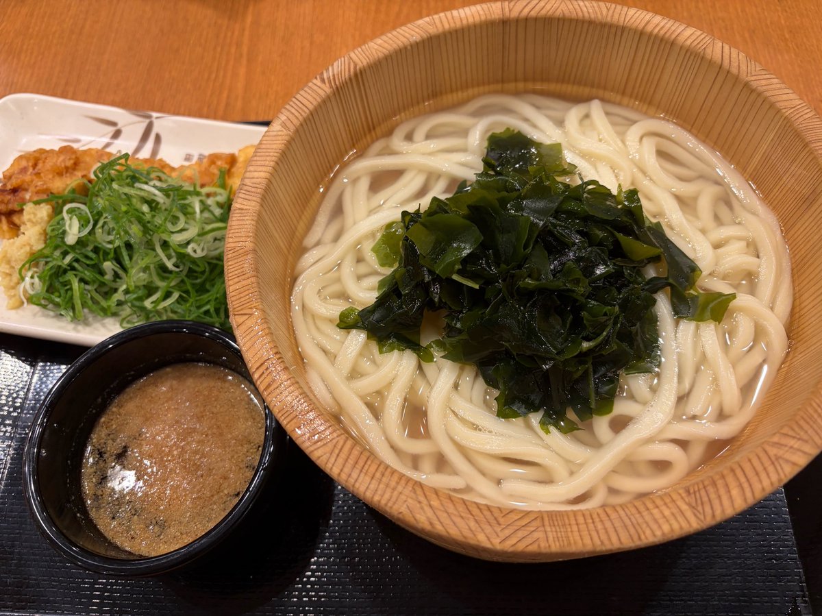 cospa_hackman's tweet photo. 今日のランチは丸亀製麺でした😊QUOカード優待が届きました😊 #トリドール #朝日放送 #JPHD #たけびし #安田倉庫 #WDB #シモジマ #椿本興業 #共英製鋼 #株主優待 https://t.co/9CXZW7T4H3