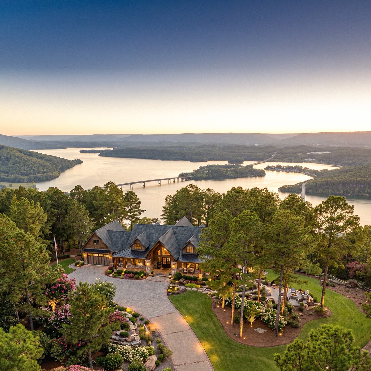 rivergorgeranch's tweet photo. Escape the noise. Build your legacy in the mountains of Tennessee. Homesites from 1 to 6+ acres. Incredible Amenities. Miles of Trails.