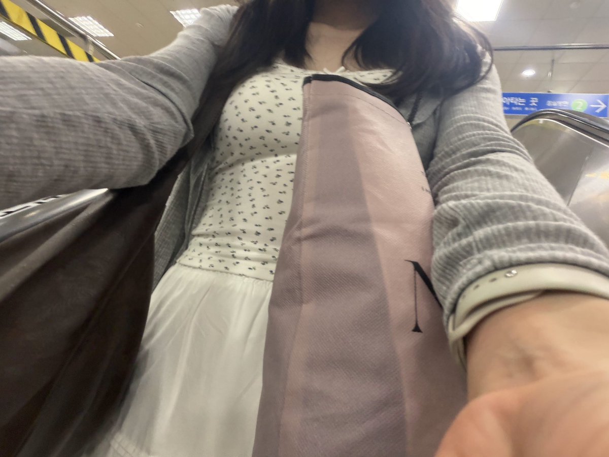 tmtmtjju's tweet photo. 다소폭력적인구도 https://t.co/9IDhbjdDRX