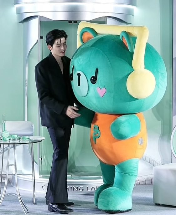 gurthcxme's tweet photo. สีเขียวของป๊า หรือสีฟ้าของพ่อนะ 🤣 https://t.co/wndHeTEUnF