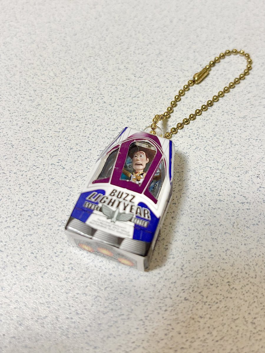 dnsy214's tweet photo. バズの箱に間違って入れられてしまったウッディーはこちら🤭 https://t.co/WLkNhSDTyM