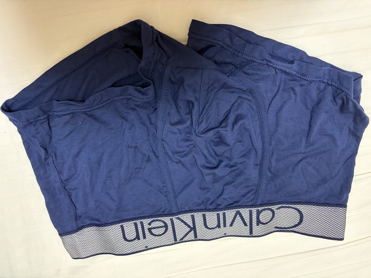exactly_1122's tweet photo. カルバンクラインの新しいパンツが届いた��

前は黒だったけど今度はネイビー🔵 https://t.co/ZjAo6zd42S