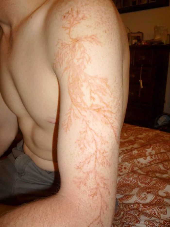 BigBangSciCom's tweet photo. Les figures de Lichtenberg ❄ : quand la foudre fait des tatouages de fractales !🖋⚡
https://t.co/GxtChZAeip
Crédit : ?
#physique #électricité #foudre #fractales https://t.co/RzSjDvXWOl