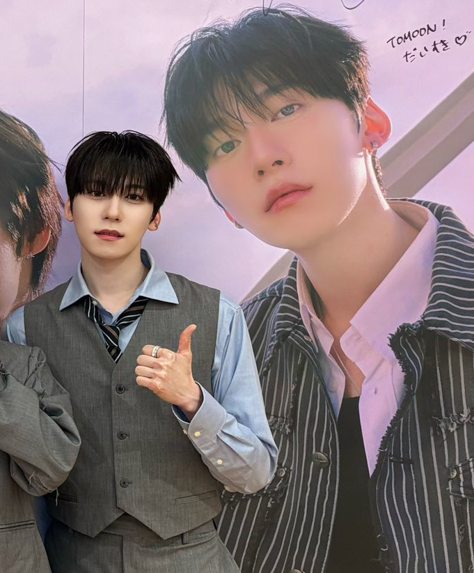 _crescent0627's tweet photo. 아니 건희 왜케 예쁨ㅠㅠㅠㅠㅠ 뒷쪽에 투문 다이스키 써놓은거 글씨체도 너무 너무 예쁘고🥲 손등에 핏줄하며 강경덮머파는 오늘도 또 반함🫠

#원어스 #ONEUS #건희 #KEONHEE https://t.co/rkMofTPfo1