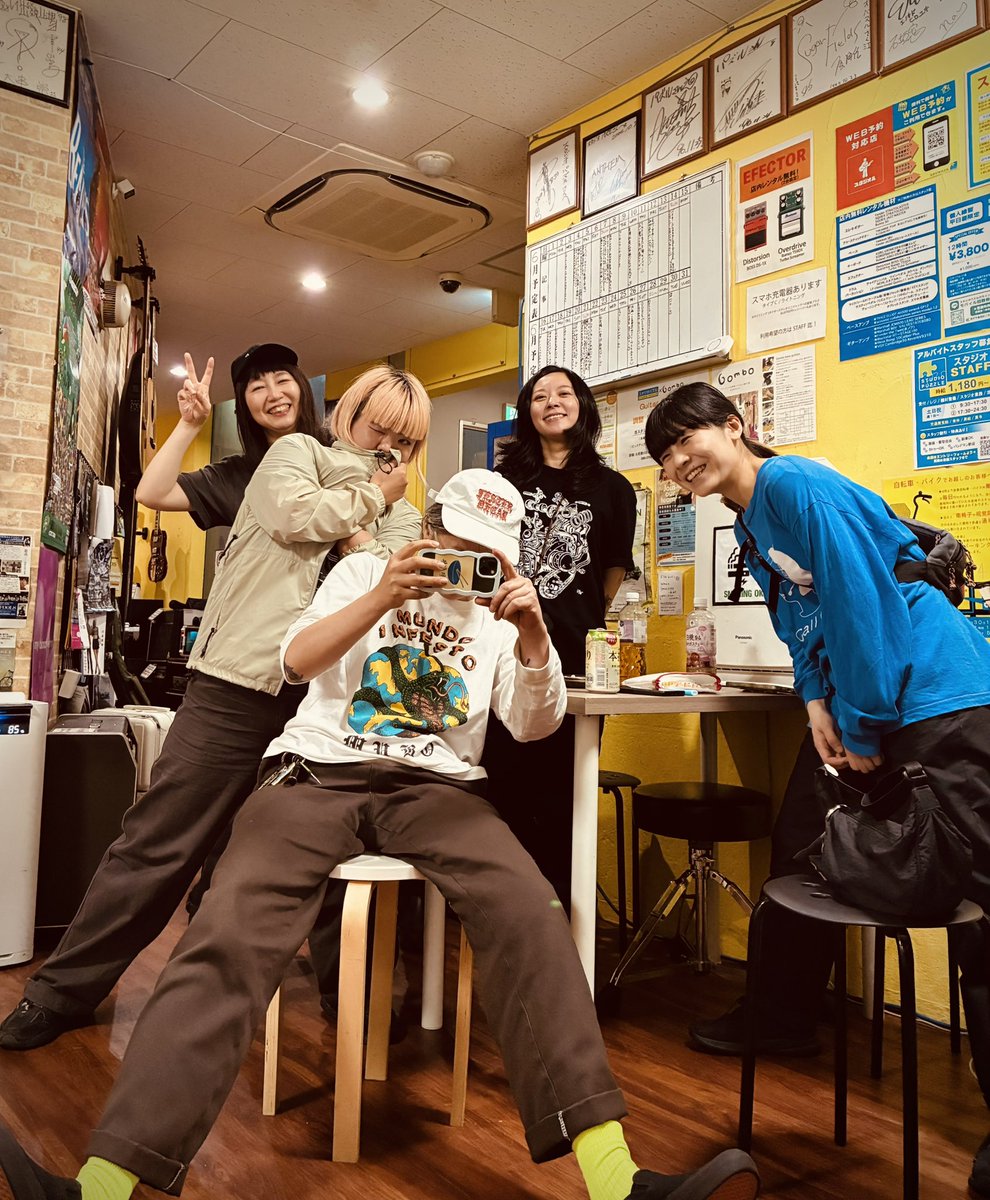 V_iguana_P's tweet photo. 長濱礼香Band Setsで叩きます🥁

◾️7/22(水)心斎橋HOKAGE
SUMMER SLASH 8DAYS 【day4】
初5人編成⚡️

◾️8/29(土)塚本ELEVATY
Kuramitsu presents 「5  0」【day1】
5人でアキさんをお祝い🎉

◾️9/12(土) 熊本NAVARO
The sloth from the west wanders into NAVARO
カニオちゃんお休みで4人編成
初熊本🔥 https://t.co/JoLBhhCUZr