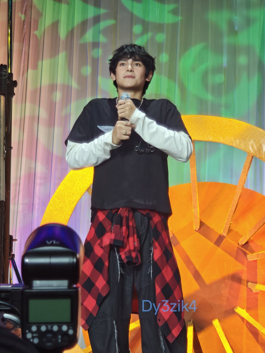 chiKenJoy67's tweet photo. This young man deserves all the support he is receiving right now and more. He deserves all the love. 

We love u our buzzbear. 

May the evils of this world never dim your light. 

🙏🙏🙏 https://t.co/FrFuTOji0F