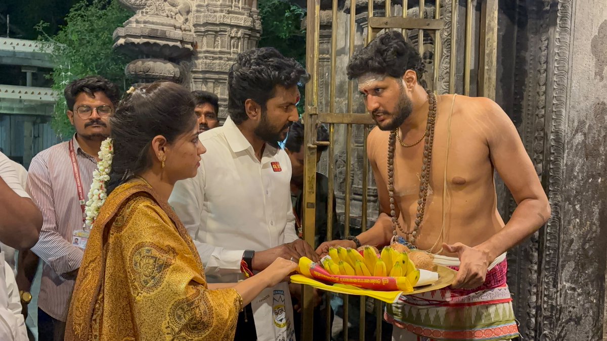 sunnewstamil's tweet photo. #JUSTIN | திருவண்ணாமலை அண்ணாமலையார் திருக்கோயிலில் மனிதவள மேலாண்மைத் துறை அமைச்சர் சரத்குமார், தனது குடும்பத்துடன் சாமி தரிசனம் செய்தார்.

#SunNews | #Tiruvannamalai | #Sarathkumar https://t.co/7SMrNqIQdQ