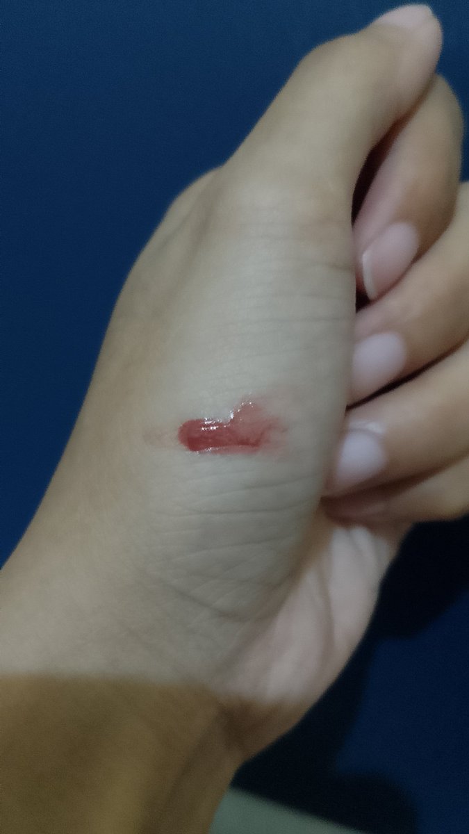 Humann_144's tweet photo. Lebih suka pake lip tint daripada lipstik atau yg lainnya https://t.co/chewVgt1jB