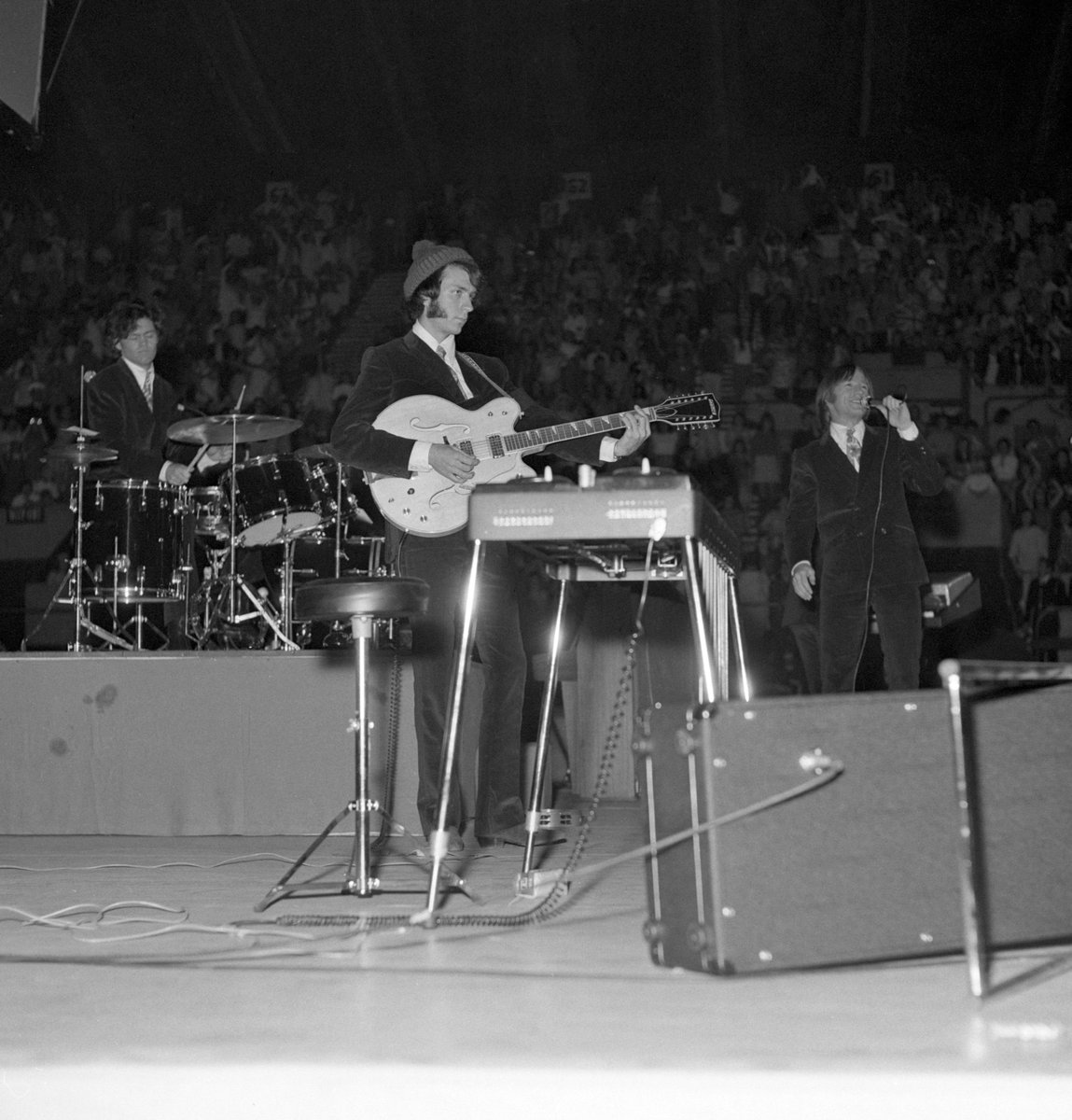 TheMonkees's tweet photo. On this day in 1967, the Monkees performed two shows to nearly 20,000 fans at London's Wembley Empire Pool.

 Fun fact: British superstar Lulu served as their support act! Leave your memories of seeing the Monkees live in the replies below. https://t.co/HanJ4ur860
