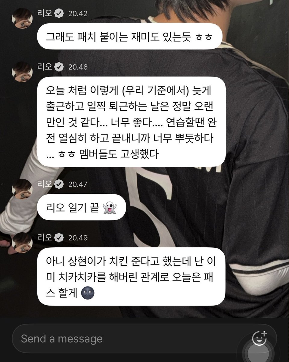 xinlonggu's tweet photo. 🦁 what you doin?
🦁 got a pimple patch from maknaeㅋㅋㅋ
🦁 i don’t usually get pimples but today is a special day!!
🦁 still it’s kinda fun putting on the patch ㅎㅎ
🦁 feels like it’s been ages since i’ve had a day like today starting work late and leaving early (by our standards)…
it feels so good… now that it’s over i’m proud of myself for working so hard during practice today…ㅎㅎ members worked real hard too

🦁 end of leo’s diary👻

🦁 no but sanghyeon said he’s gonna get us chicken but i already brushed my teeth so i’m think i’m gonna pass

*he used a very cute words to say brush teeth (chikachika)