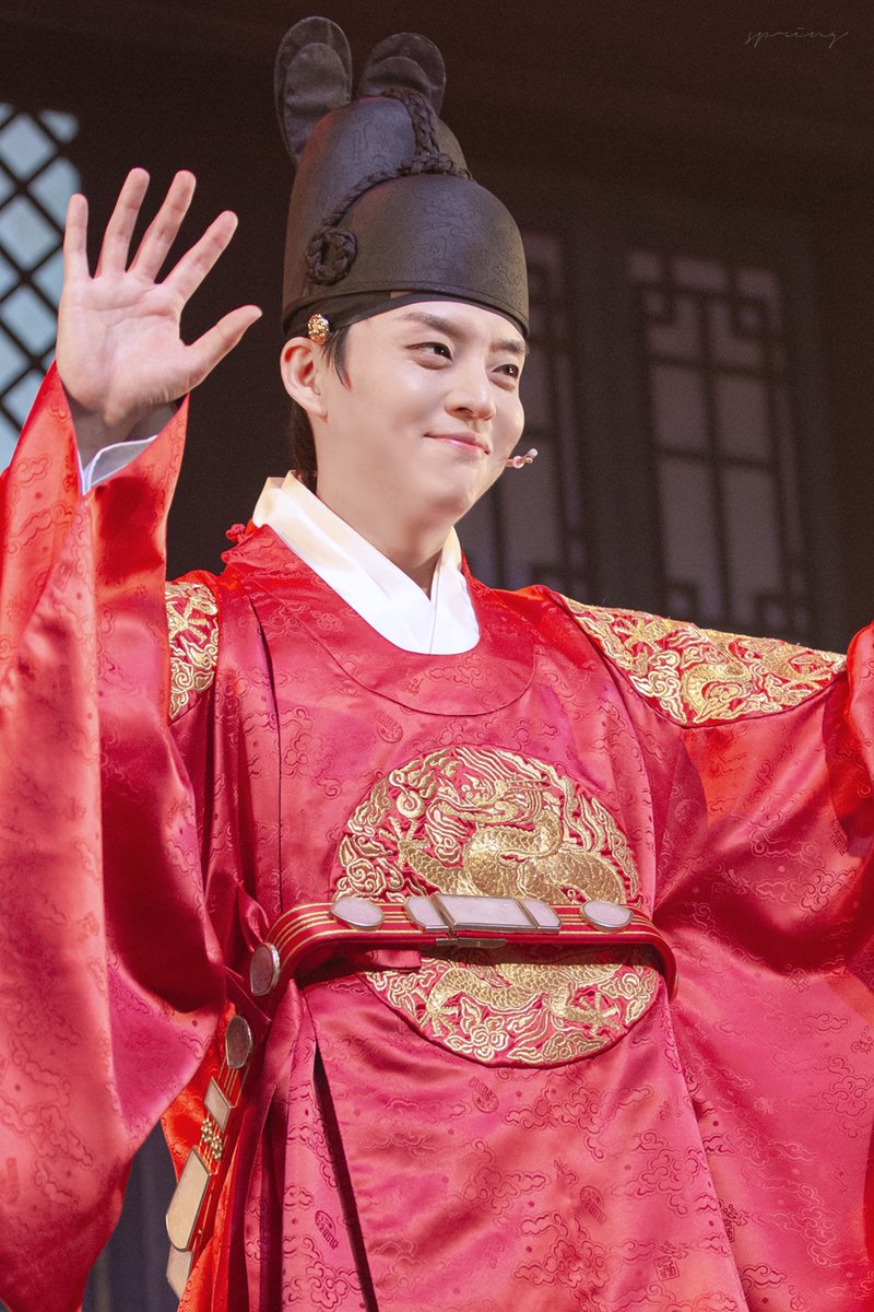 spring__pic__'s tweet photo. 260701 낮 해몽가 커튼콜

이산 #윤재호 배우님

crop ver. https://t.co/2y5mw2fnsr