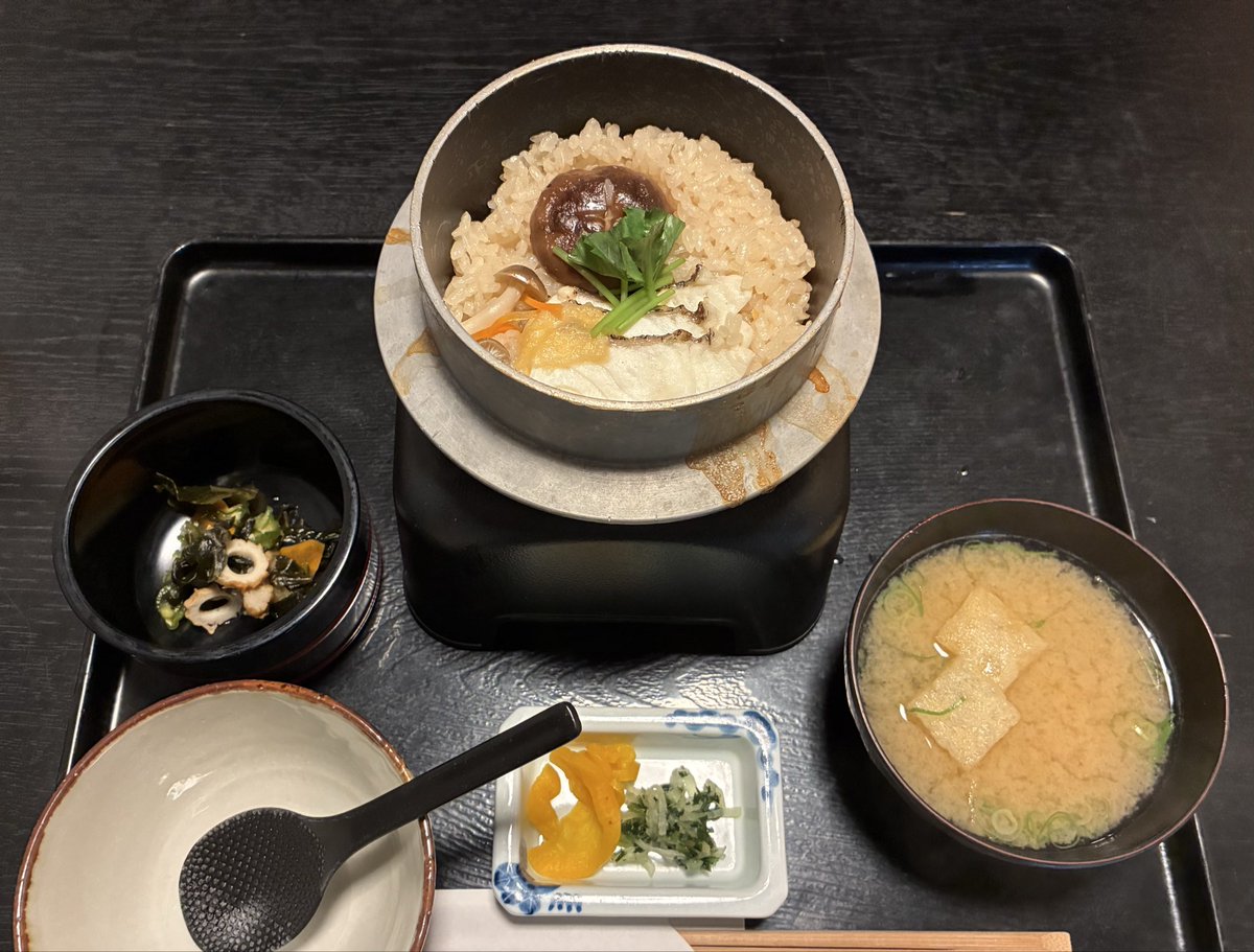 nagi1_4's tweet photo. 松山鯛釜めし、みかんゼリー、讃岐うどん
愛媛には宇和島風と松山風の鯛めしがあって、どちらも美味しかったです。
愛媛と言えばみかんだけど、種類が多くて色んなみかんの食べ比べが楽しい🍊
愛媛県満喫しました♪ https://t.co/AOlJP0yhLS