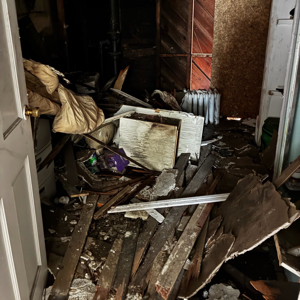 prideheImet's tweet photo. Hi Mr. Hamilton my house burned down and i lost my plus 44 sweatshirt i bought 3 years ago do you think you can slide me a code or something https://t.co/lPsP1TztSz