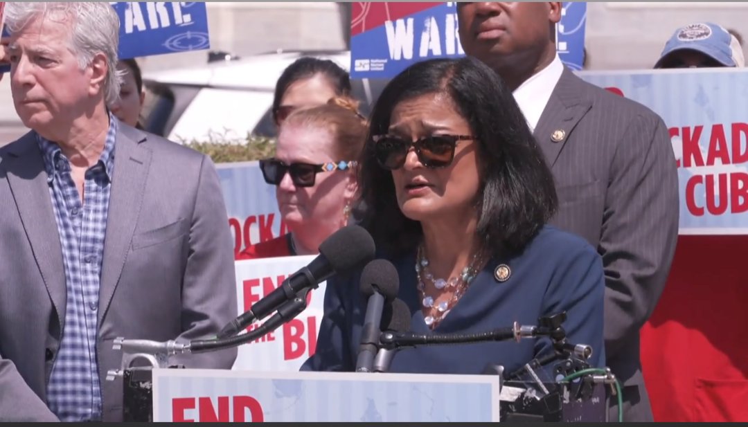 DvidTwit's tweet photo. Reps @RoKhanna, @PramilaJayapal, @rep_jackson, and @DeliaRamirezIL are currently the most coherent, humane, brave, and responsible people in Congress right now. 

Cuba is suffering because of the actions of the U.S. and these Reps are saying it as it is: End the blockade on Cuba! https://t.co/ZYDz8LArOb