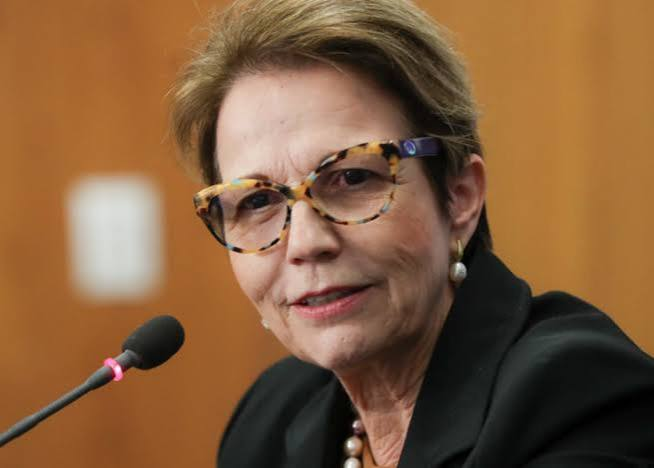 SodLinda's tweet photo. Senadoras Teresa Cristina e Damares Alves junto com Celina Leão, governadora interina do DF, solidárias à Michelle, declaram que não vão ao "Encontro de Flávio com as Mulheres"! Só lembrando que as Senadoras devem seus cargos eletivos a Jair Bolsonaro e agora mostram ingratidão! https://t.co/wBxQnqFcTQ