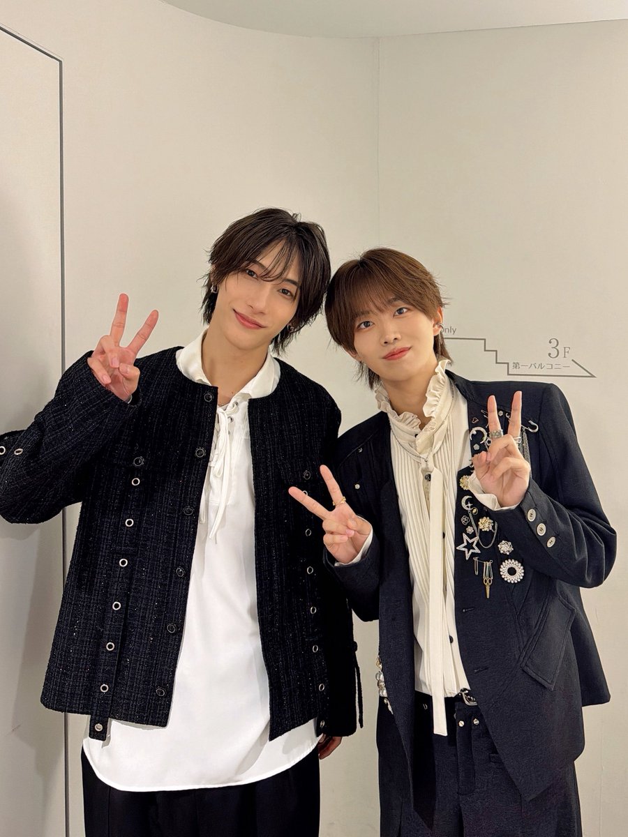 BANGERS_JIN's tweet photo. FUSION MOVE FES vol.2
楽しかった〜！！BANGERS初浅草🏮
7月最高のスタート切れました☀️
会いに来てくれてほんまありがとう✌︎
関西人のジンでした🫅🏻

今日沢山お話して頂いた、ともやさん！
やっぱり衣装も似てました🫶
かっこよかった…またお願いします☺︎

#UNiFY #福井巴也 さん
#BANGERS #JIN https://t.co/s8jK5ObQGG