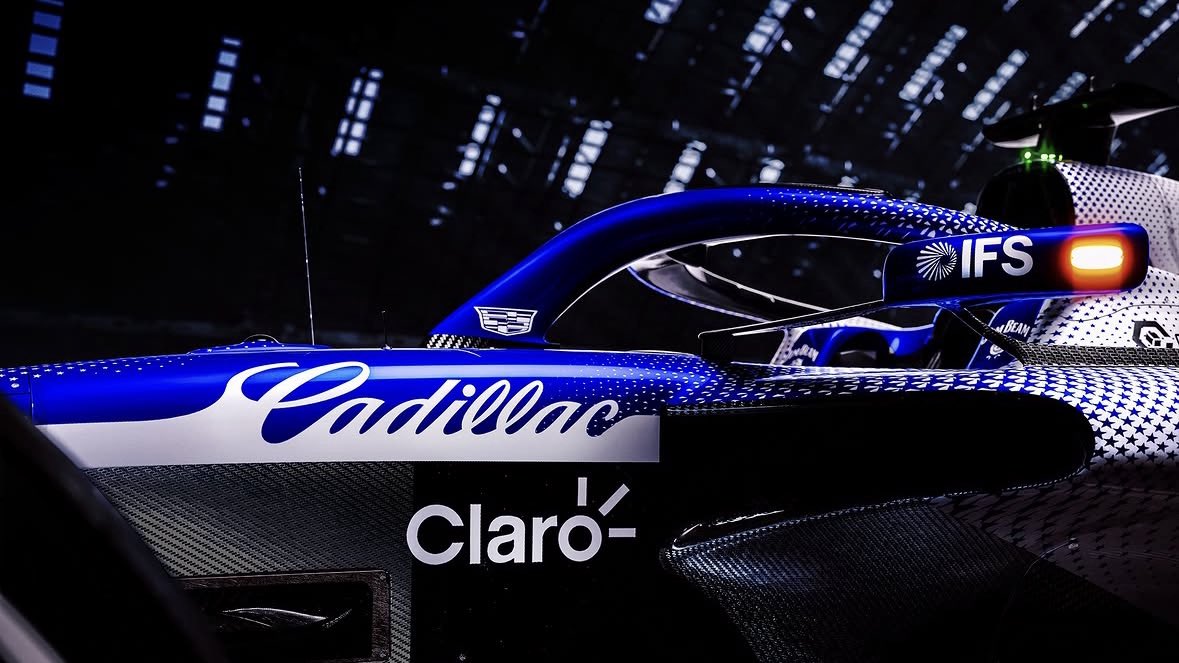 diegofmejia's tweet photo. Cadillac conmemora con los colores de la bandera 🇺🇸 el 4 de Julio durante el fin de semana de Silverstone, una de sus carreras de “casa”, teniendo en cuenta que su base principal está a pocos metros del circuito. #f1 https://t.co/Vnix06VJdC