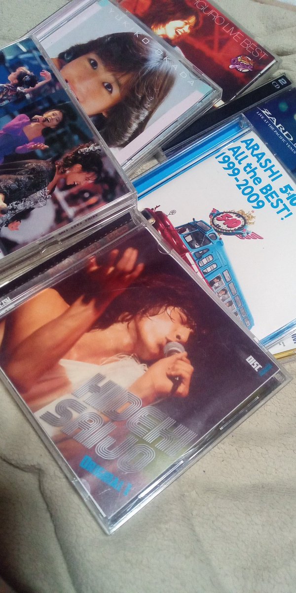 j03pnk0m's tweet photo. 土曜日ラジオ収録前に
CD選曲中
軽〜く　約50曲を聴いてる
選曲にはたっぷり時間をかける https://t.co/GhQr91JCTn