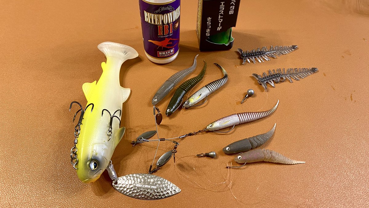 FHS_Owner's tweet photo. Raid JapanのAnti Deadアンデッドと
スライスフィッシュの2.8"(エラストマー)
3.5"(PVC)のレアなキワミ色と
ペラーの新サイズ
早く2.8もキワミカラー出ろ〜
リューギのRヴァンガード マイクロも
アンデッド🧟♂️は色々いじっちゃったけど
コレでいってみよう。
#レイドジャパン #SliceFish #バス釣り https://t.co/1yTiENVnK6