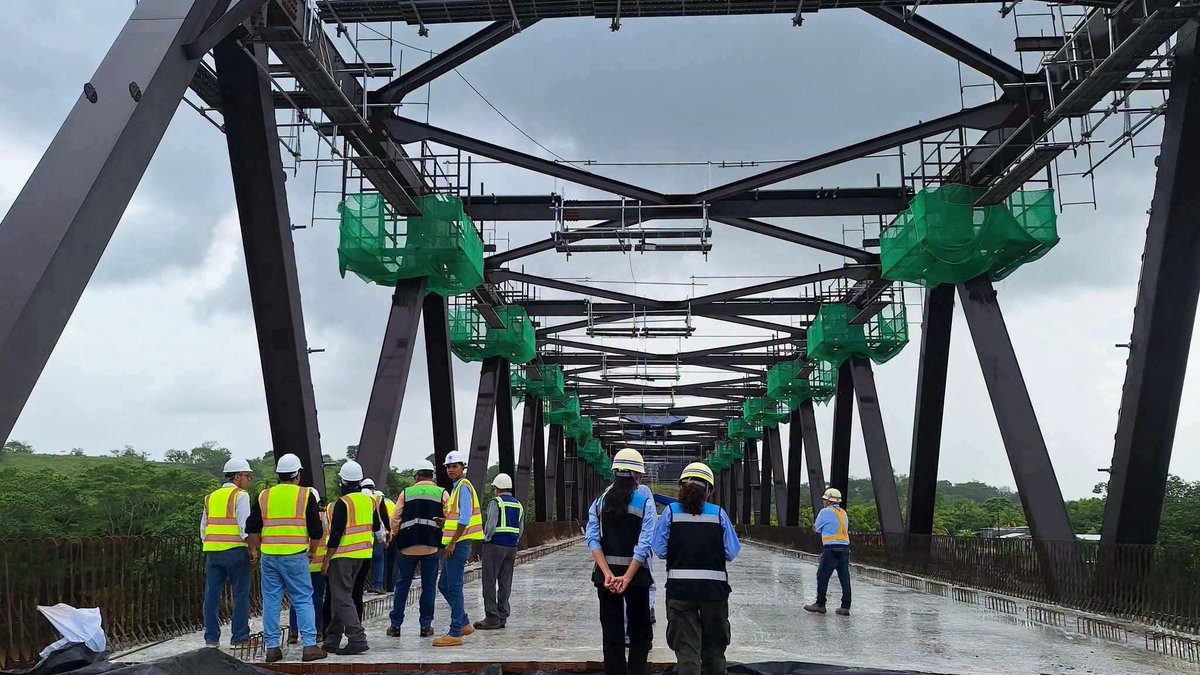 NormaYanina2's tweet photo. Asi celebramos 47 años de la  Revolución, las imágenes corresponden al puente de Mulukukú, en el caribe norte nicaraguense.

#Nicaragua https://t.co/DzxbZzywF2
