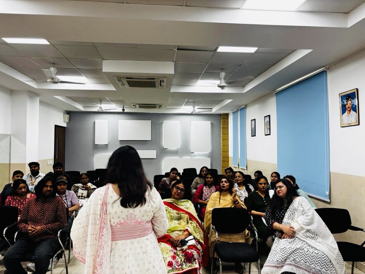 ZC_zenith's tweet photo. Educating the educators!
Learning together!
Have we truly understood the #capabilities of young minds?
What inspires them?Shapes them?Silently moulds who they become?
A meaningful conversation with a mentors reminds-What? #SmartDelhi #SscondBirthDate #ApolloTyres #Adaptation https://t.co/WaVlRQyePs