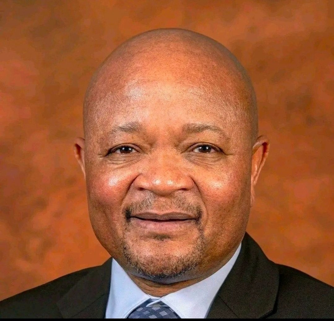 Mqadi99's tweet photo. Mr Immediately is still being paid a Minister’s salary for fucking about. https://t.co/iqBNTmdjgU